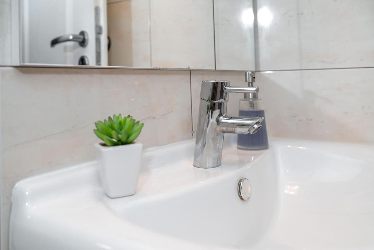 Adria Sun Apartments Vodice Bagian luar foto